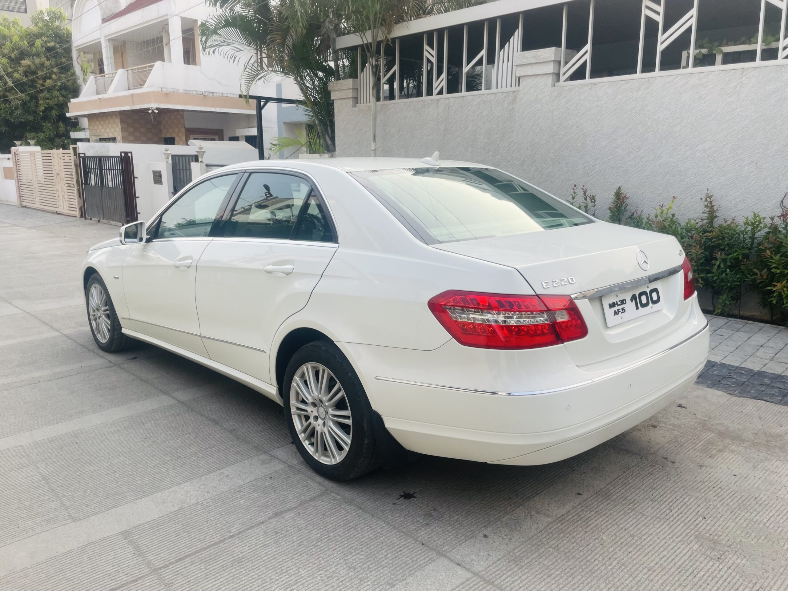 
								Mercedes-Benz E-Class [2012] E220 CDI Blue Efficiency full									