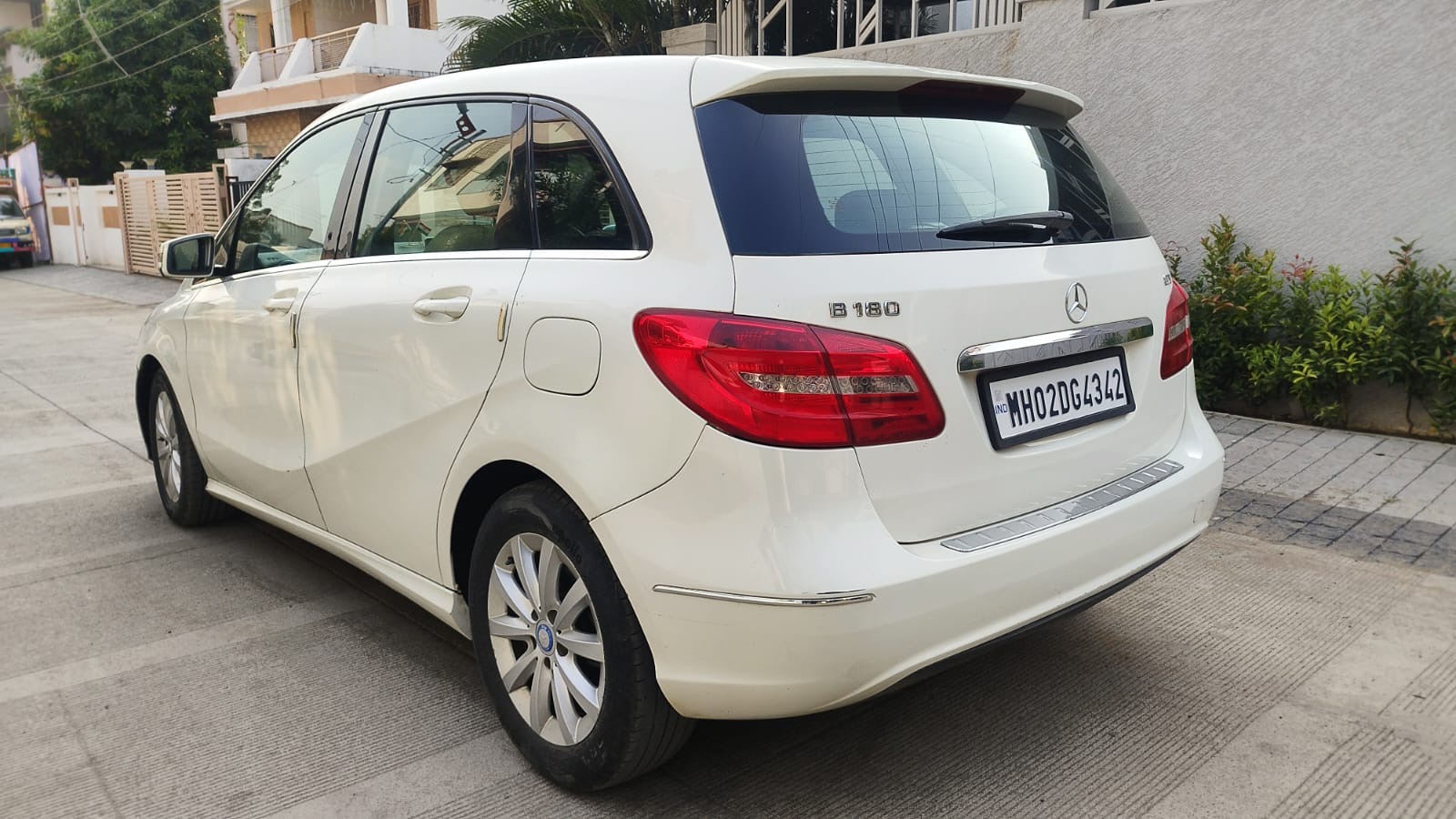 
								Mercedes-Benz b180 2013 full									