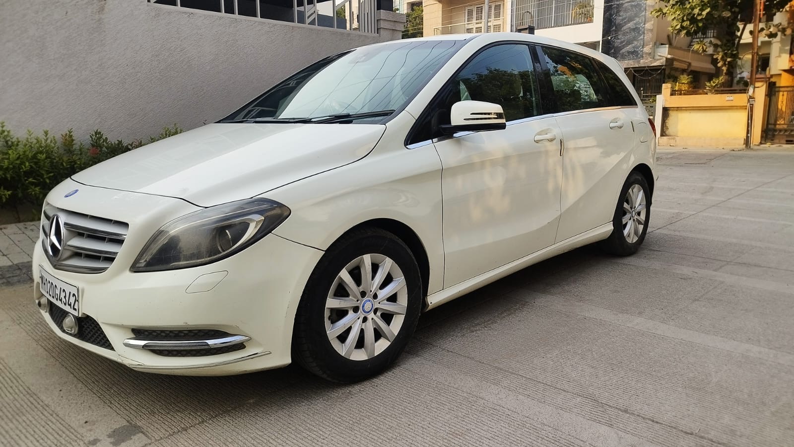 
								Mercedes-Benz b180 2013 full									