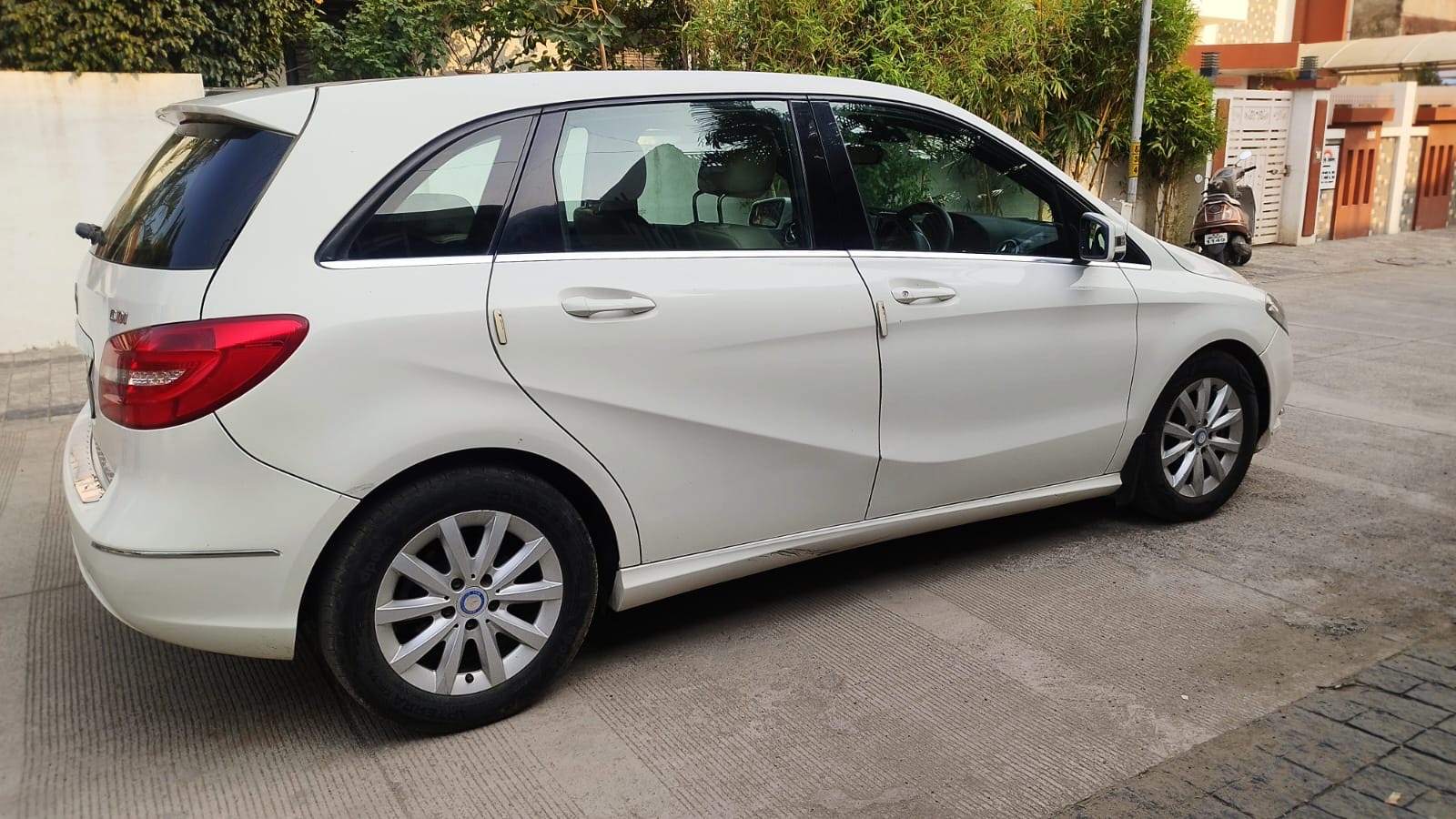 
								Mercedes-Benz b180 2013 full									