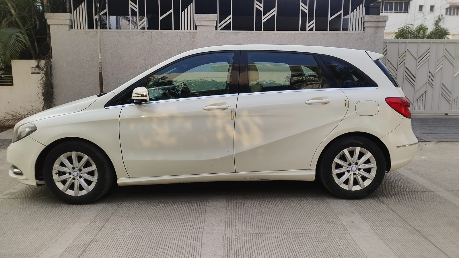 
								Mercedes-Benz b180 2013 full									