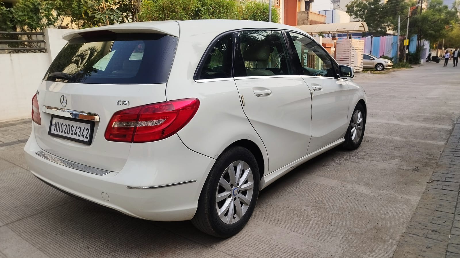 
								Mercedes-Benz b180 2013 full									