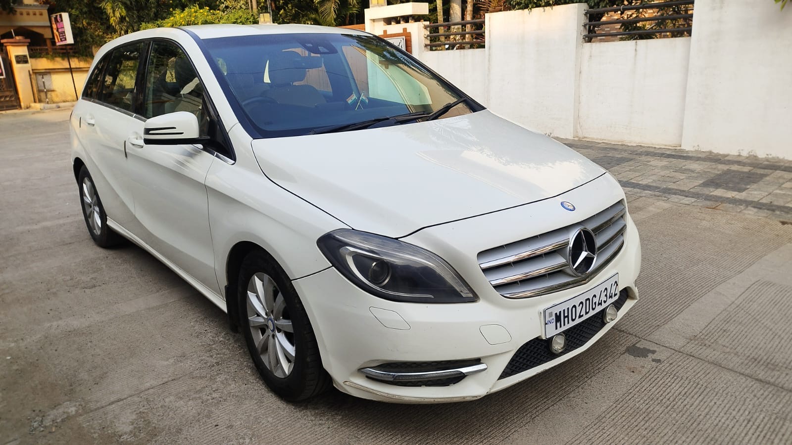 
								Mercedes-Benz b180 2013 full									